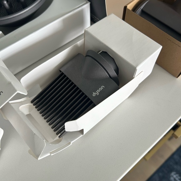 Dyson Supersonic attachments (no blow dryer) - Picture 4 of 5